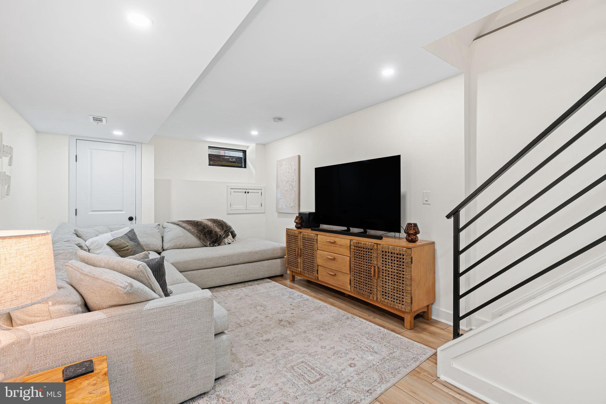 POINT BREEZE - Residential