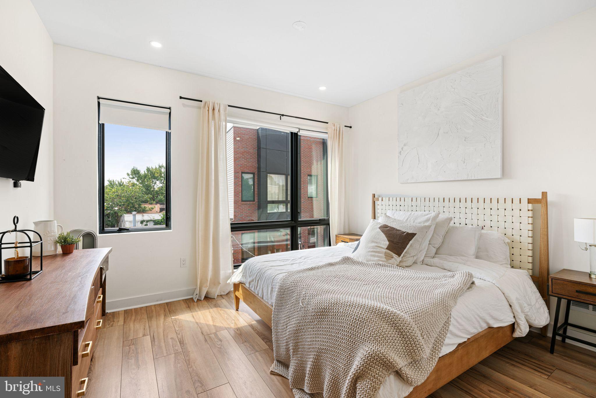 POINT BREEZE - Residential