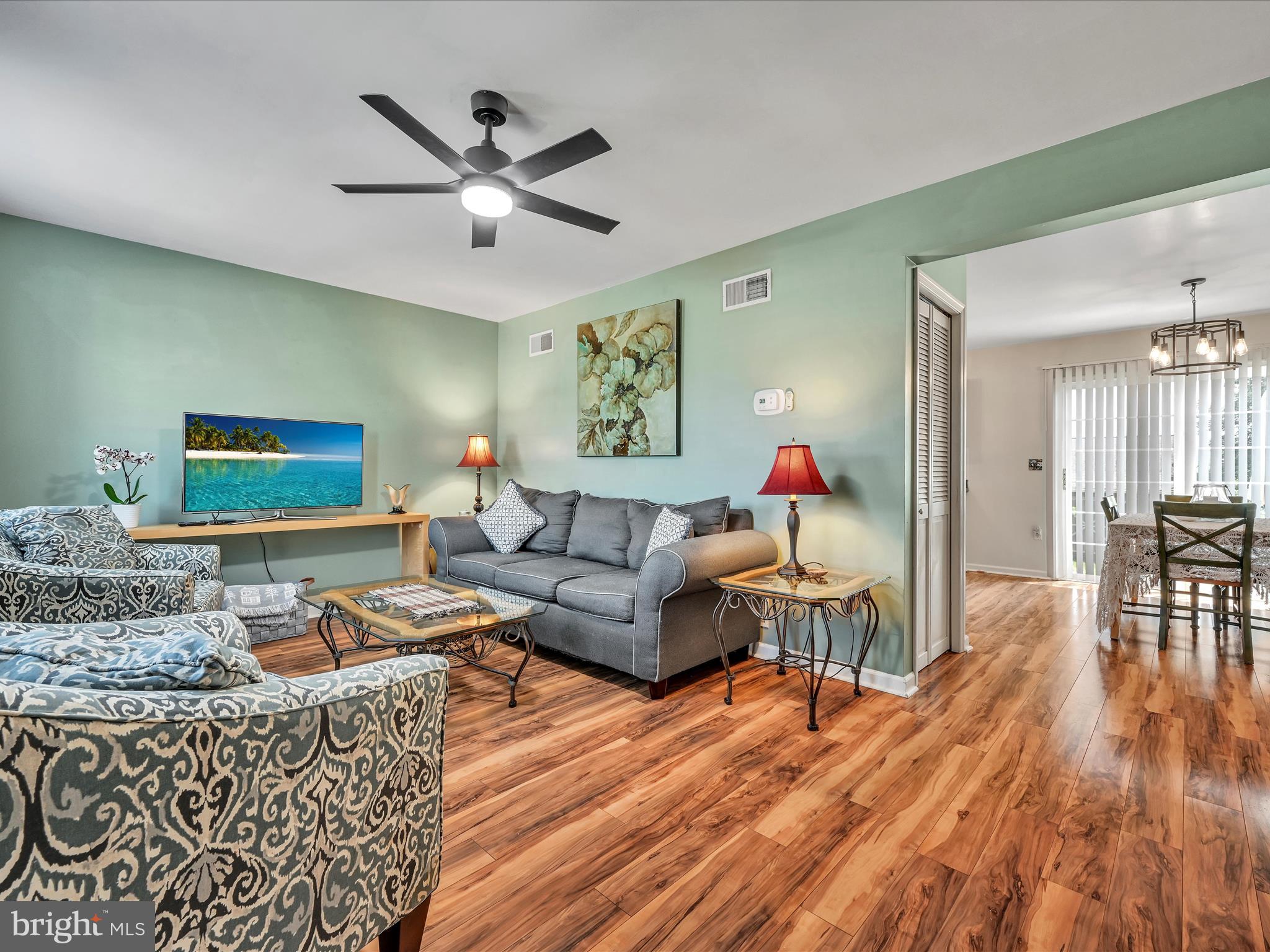 VILLAGE SQUARE MAYTOWN - Residential