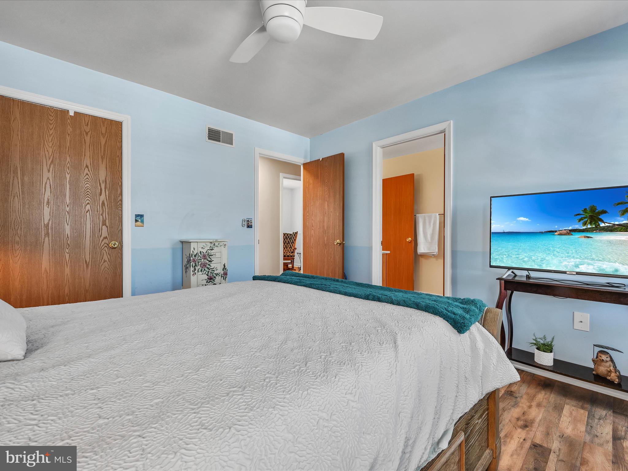 VILLAGE SQUARE MAYTOWN - Residential