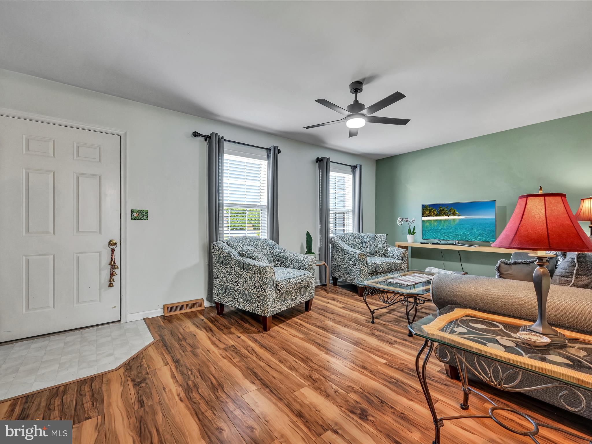 VILLAGE SQUARE MAYTOWN - Residential