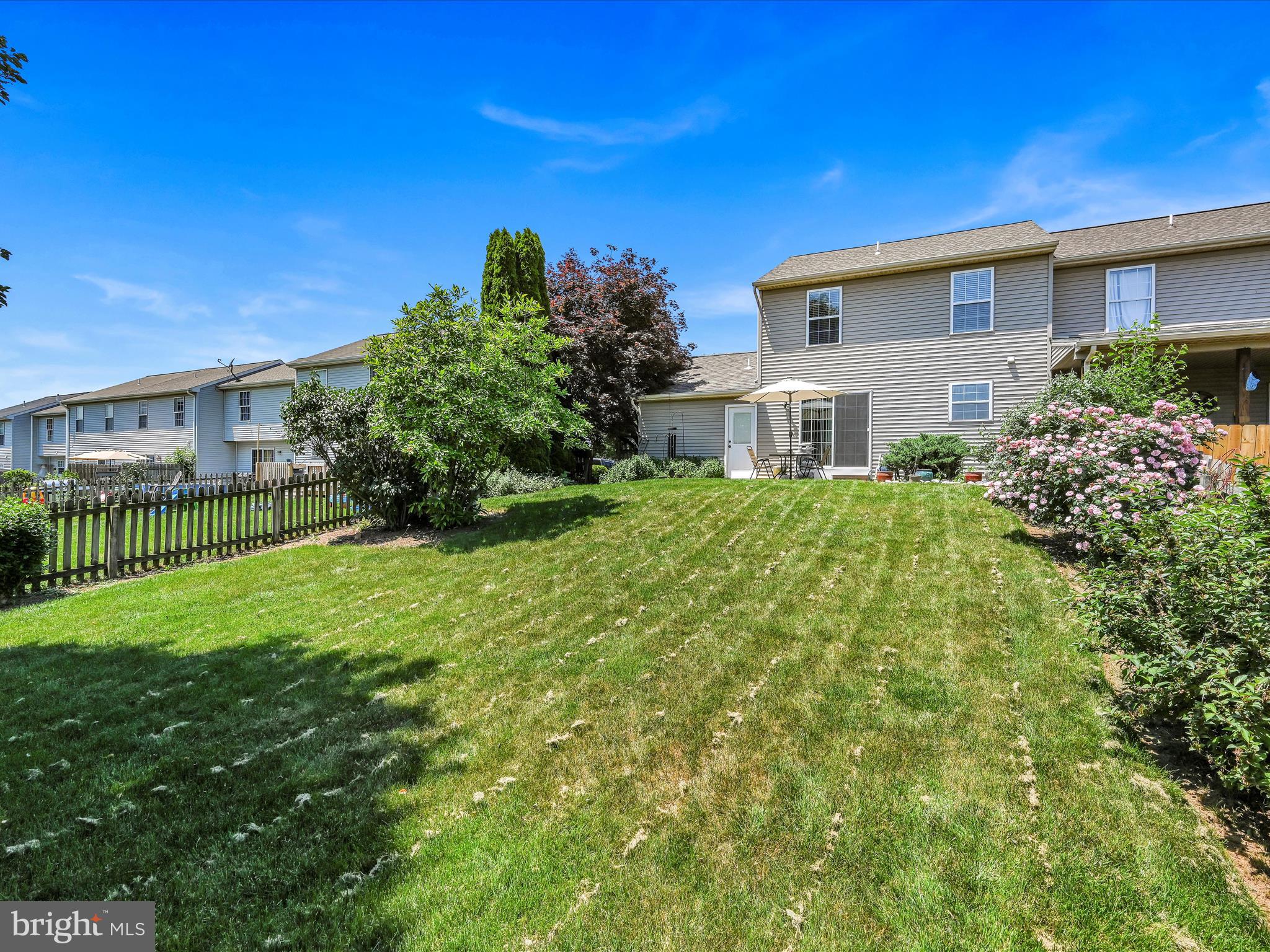 VILLAGE SQUARE MAYTOWN - Residential