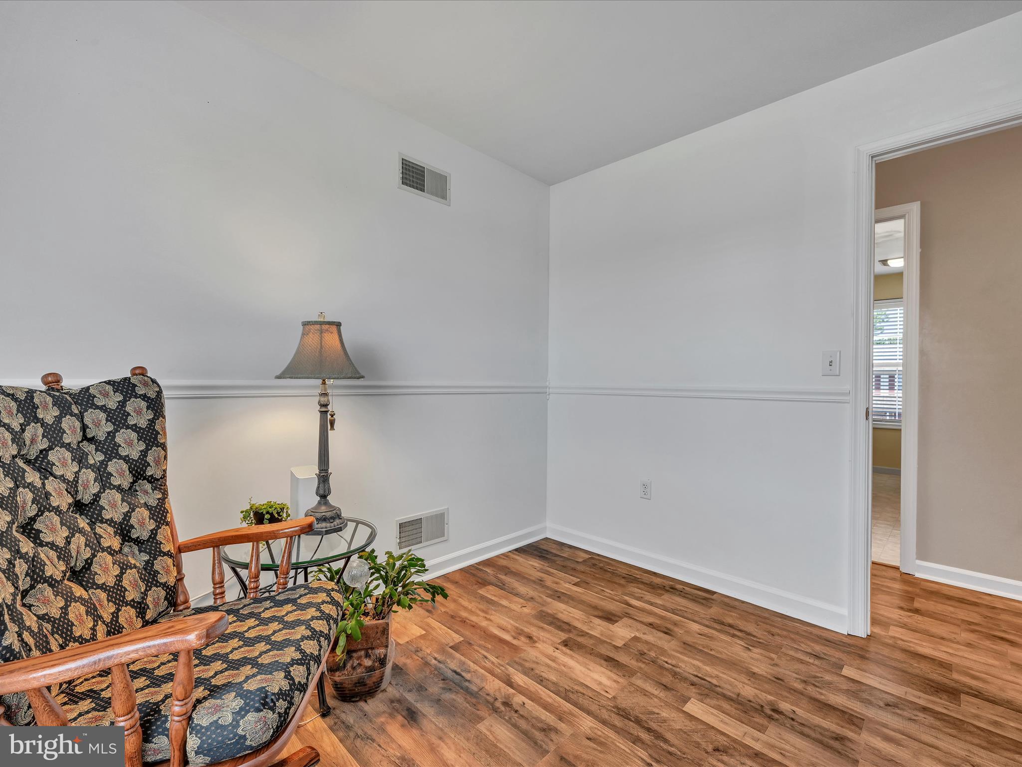 VILLAGE SQUARE MAYTOWN - Residential