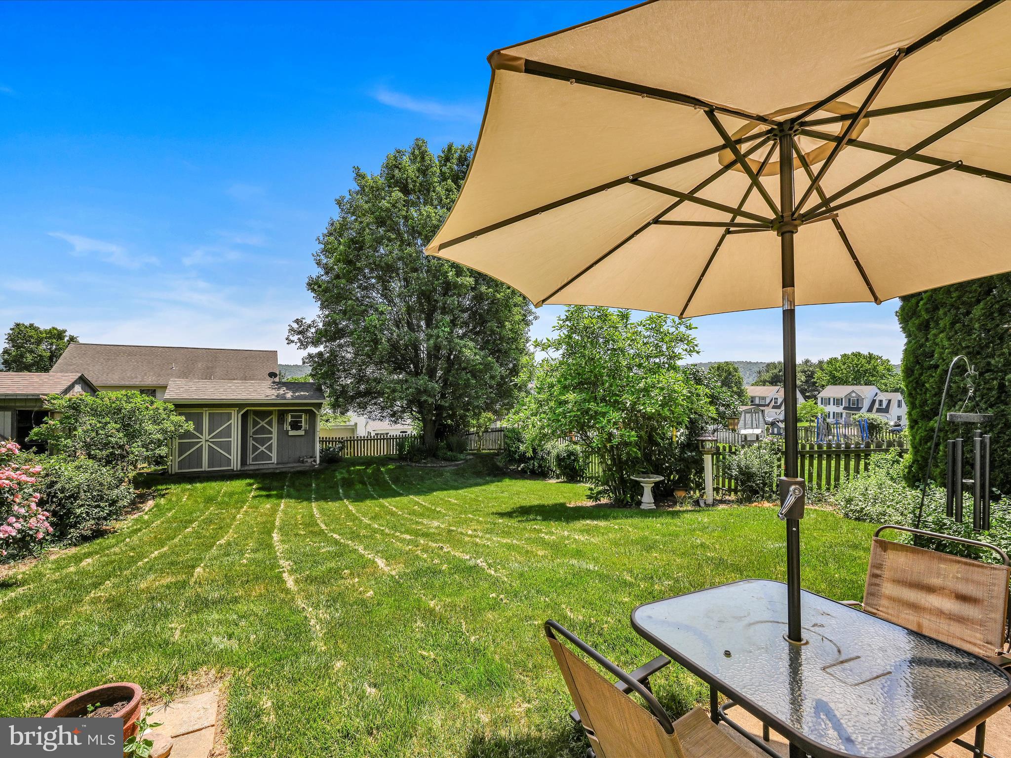 VILLAGE SQUARE MAYTOWN - Residential