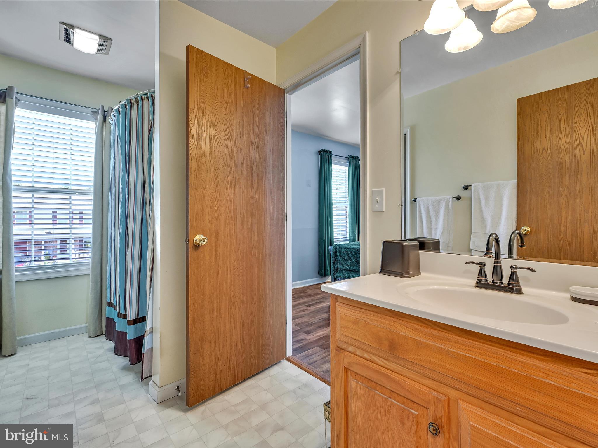 VILLAGE SQUARE MAYTOWN - Residential