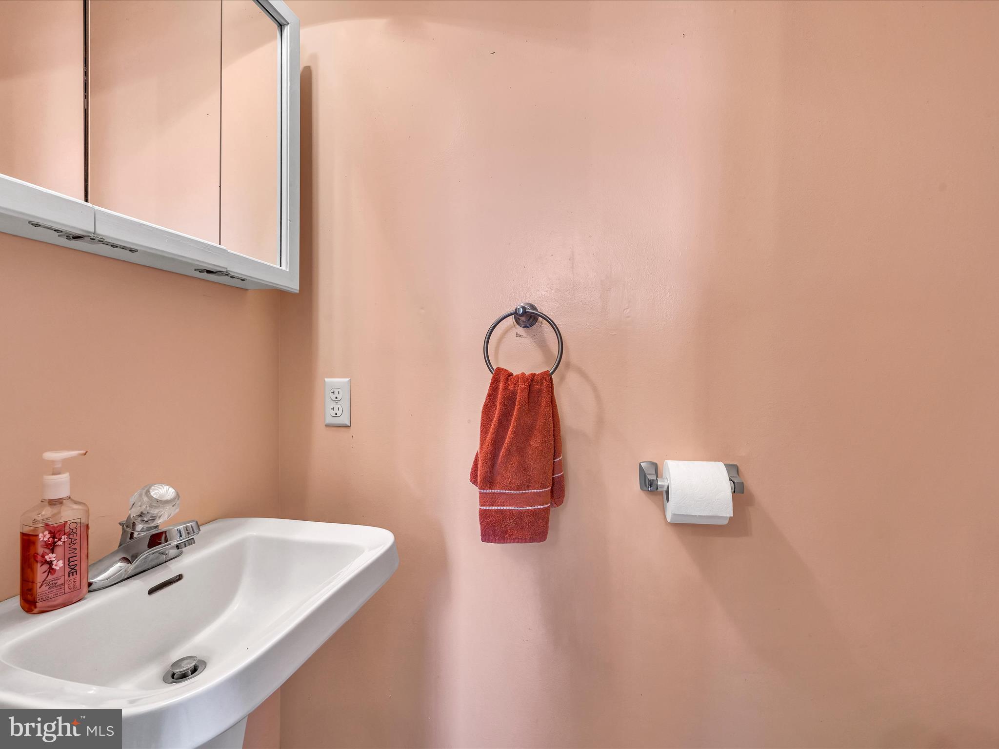 VILLAGE SQUARE MAYTOWN - Residential