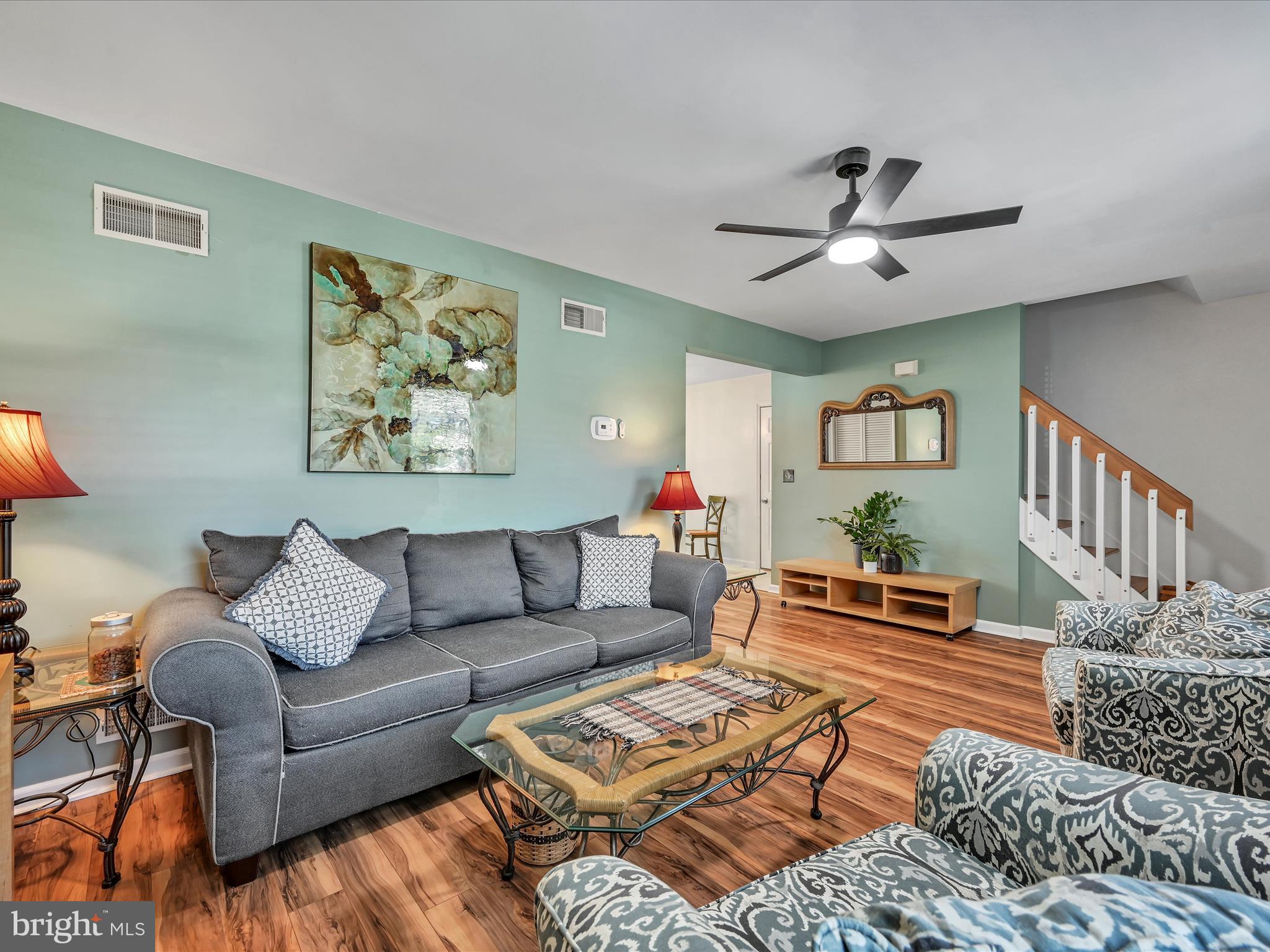 VILLAGE SQUARE MAYTOWN - Residential