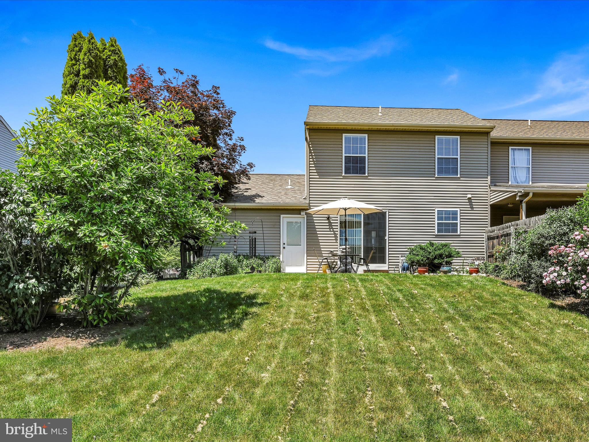 VILLAGE SQUARE MAYTOWN - Residential