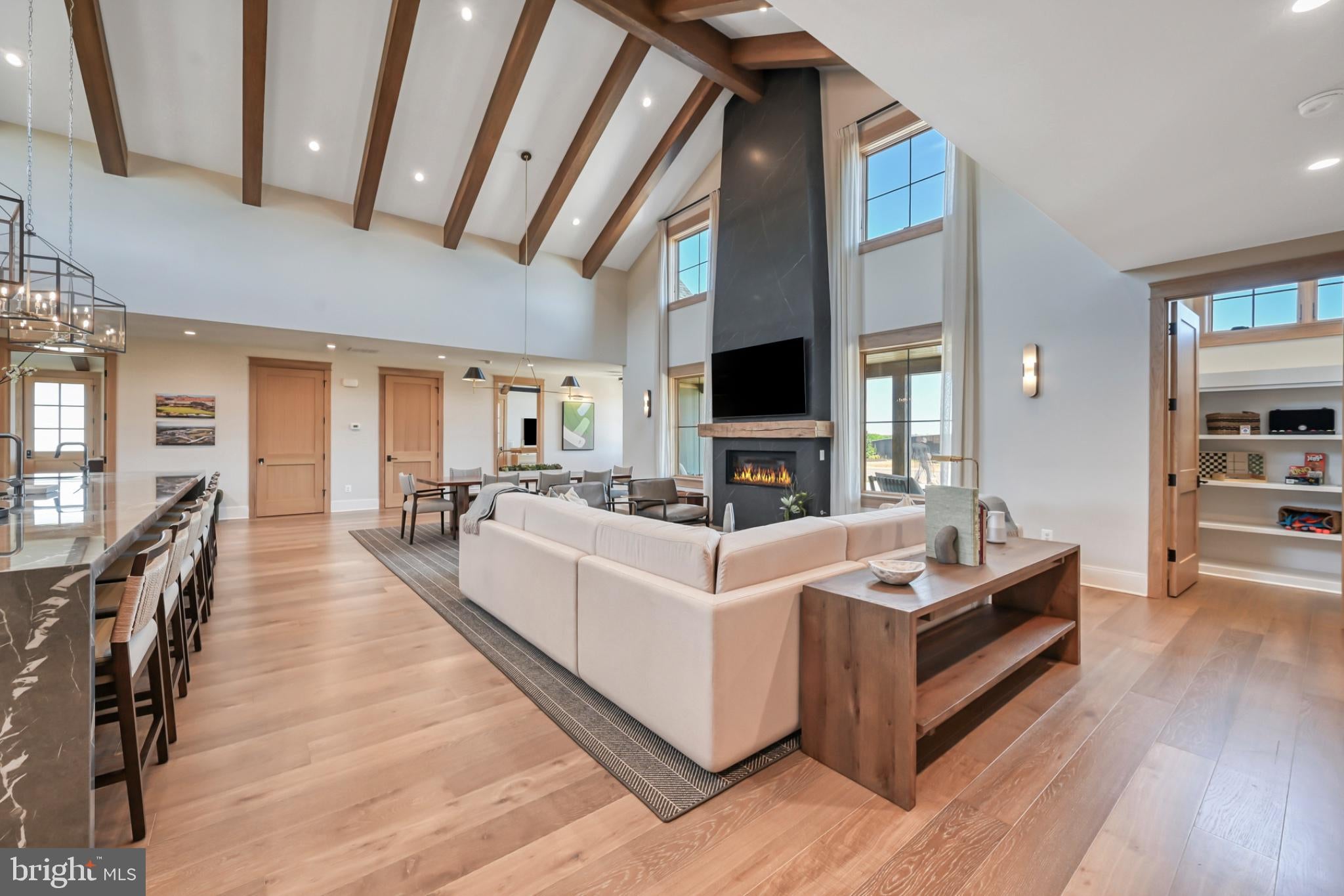 1007 ALISTER LOOP