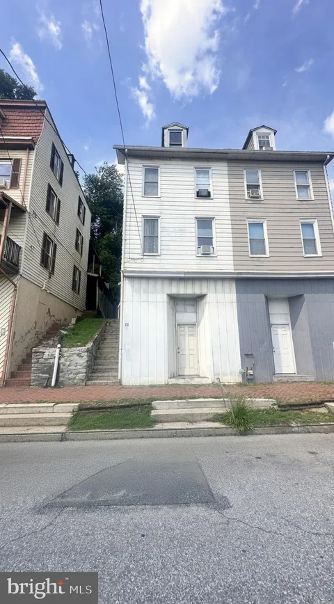 MLS: PADA2061854