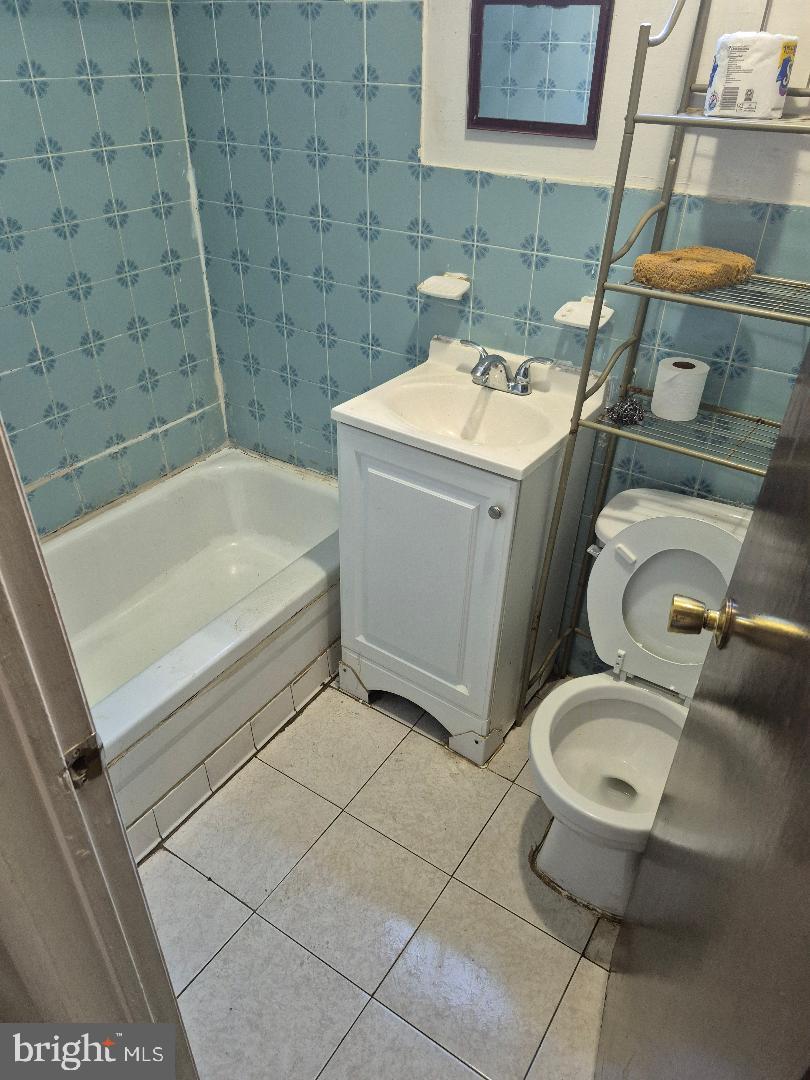 PASSYUNK SQUARE - Residential Income