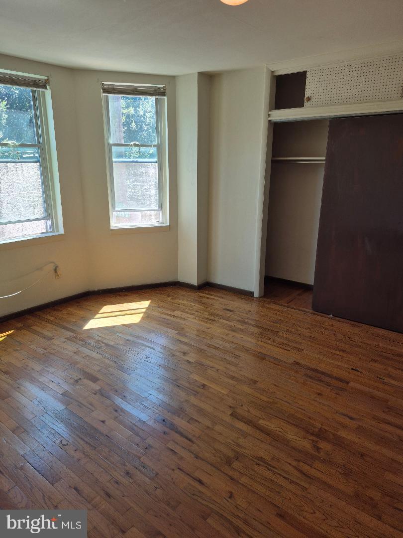 PASSYUNK SQUARE - Residential Income