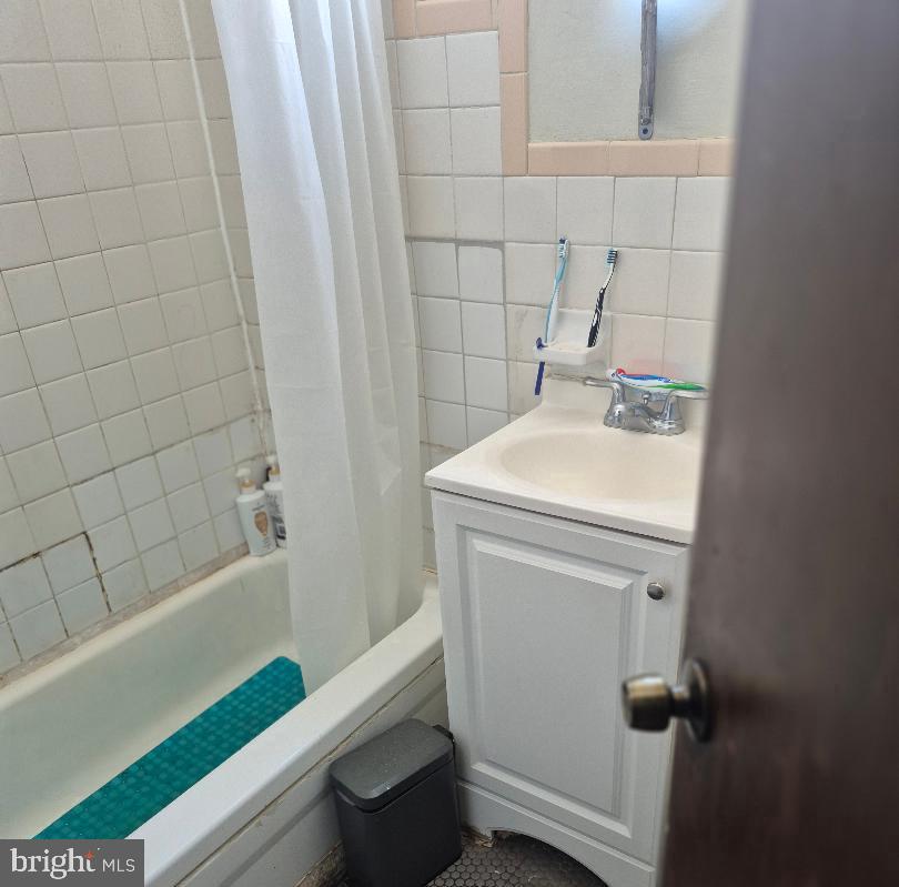 PASSYUNK SQUARE - Residential Income