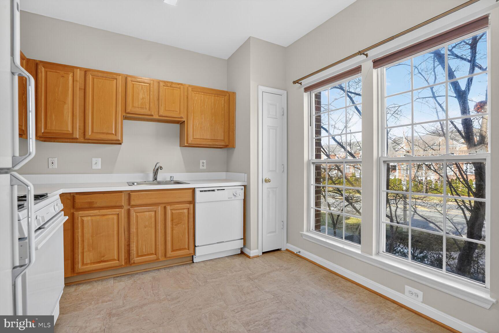 RANDOM HILLS - Residential Lease