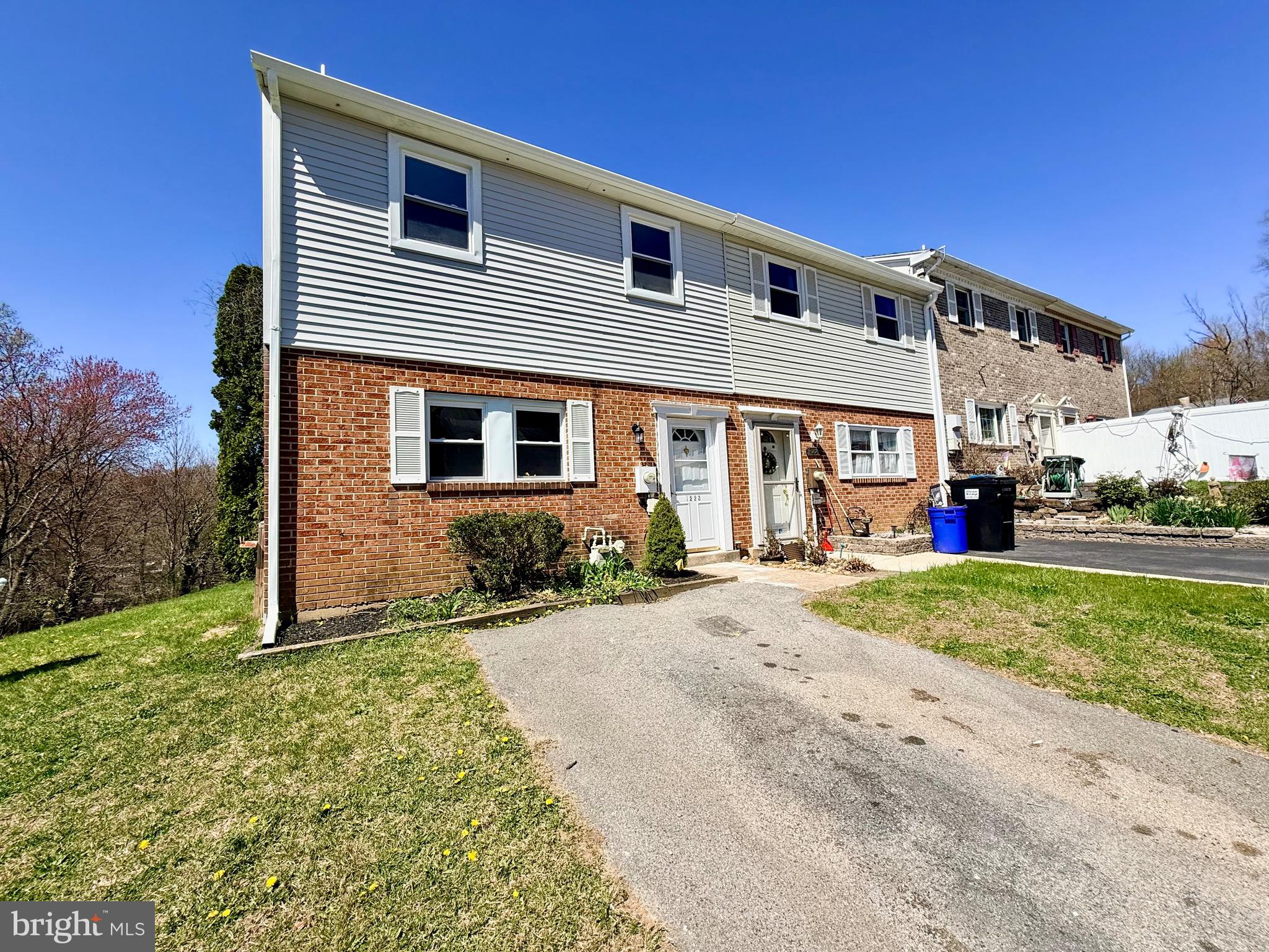 1223 DEER RUN