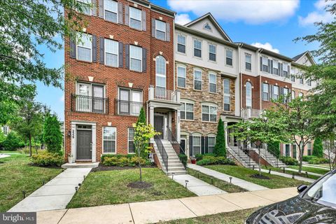 2557 CAMPUS WAY N GLENARDEN MD 20706