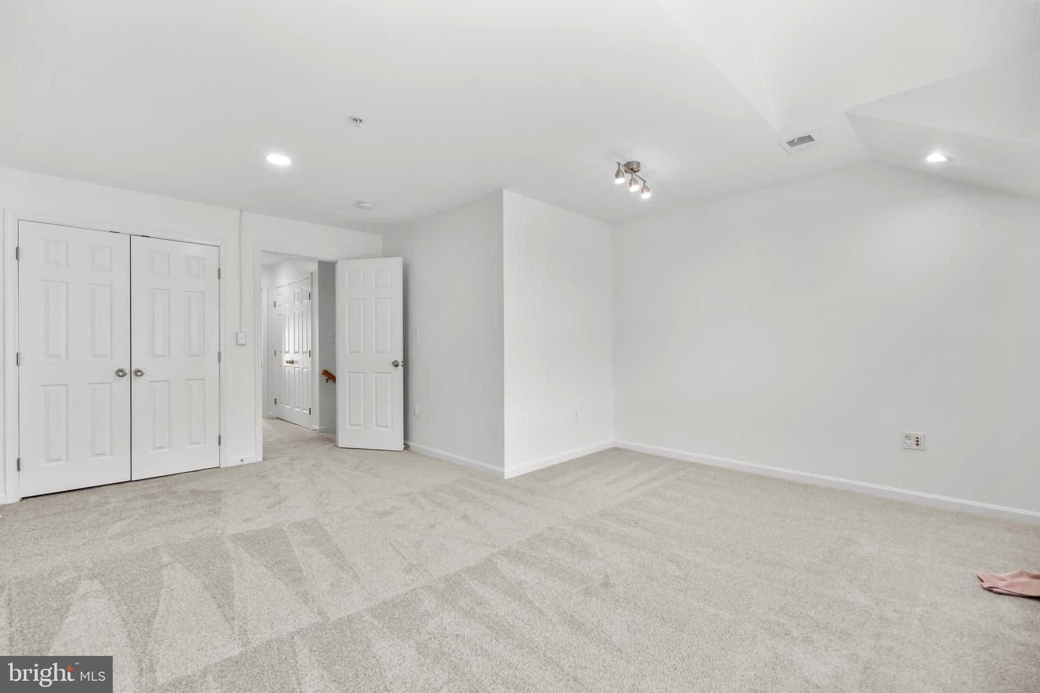 CAMERON STATION - Residential