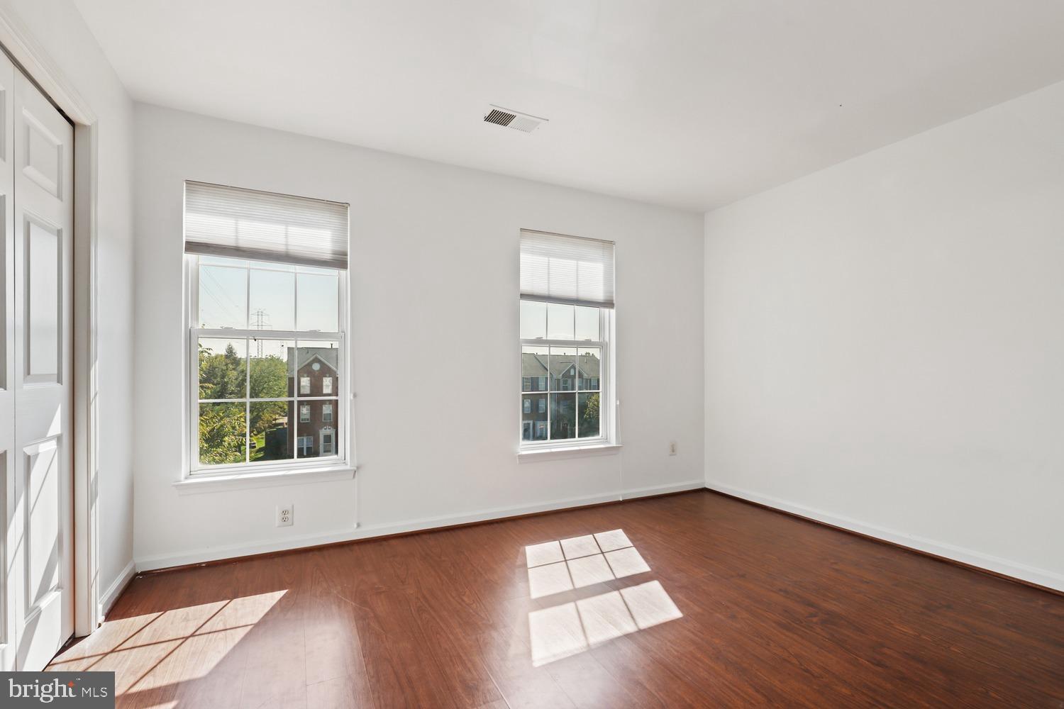 ASHBURN VILLAGE - Residential