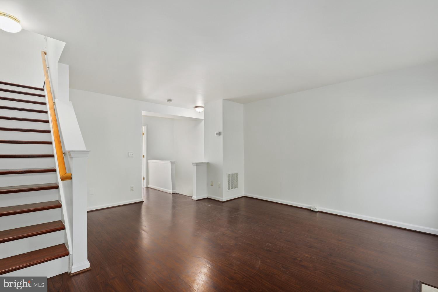 ASHBURN VILLAGE - Residential