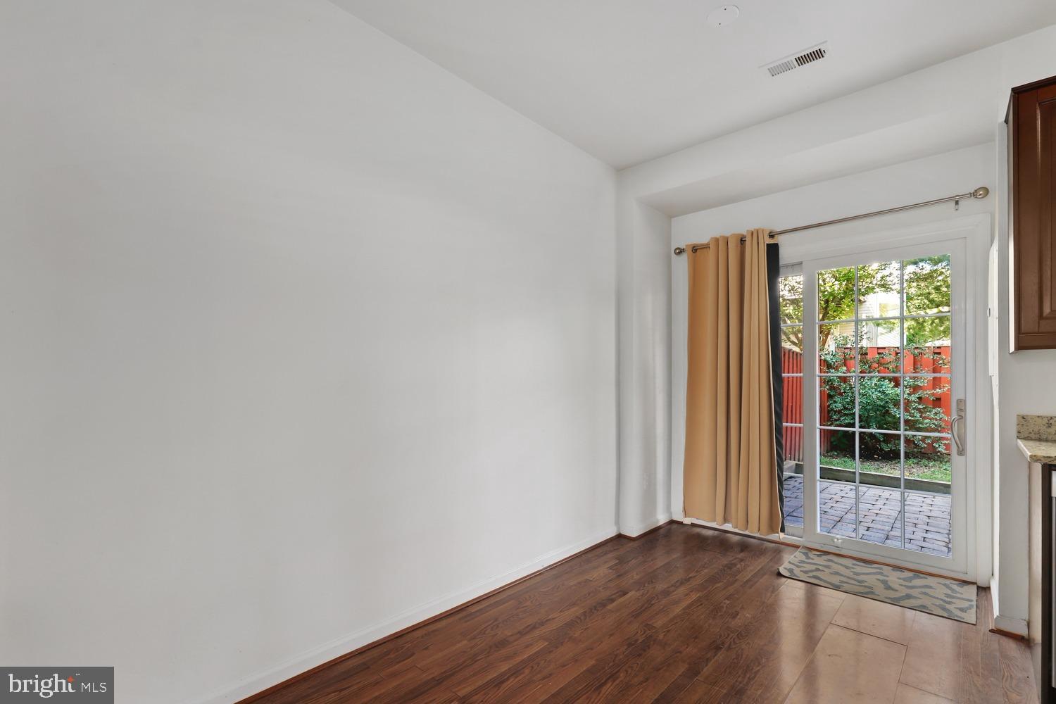 ASHBURN VILLAGE - Residential