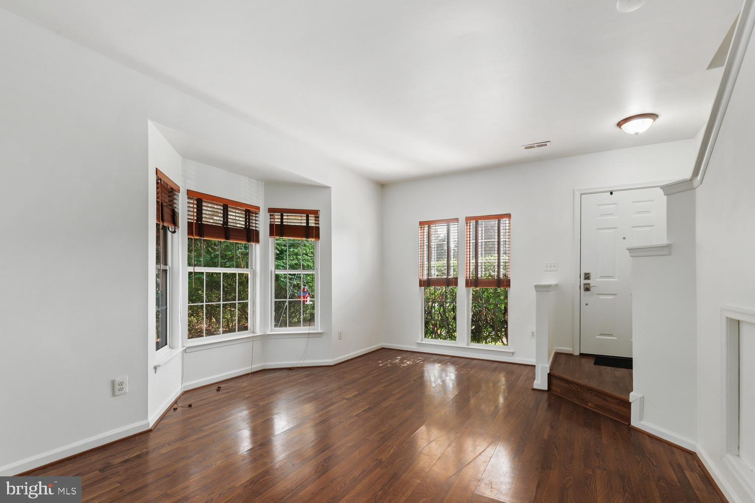 ASHBURN VILLAGE - Residential