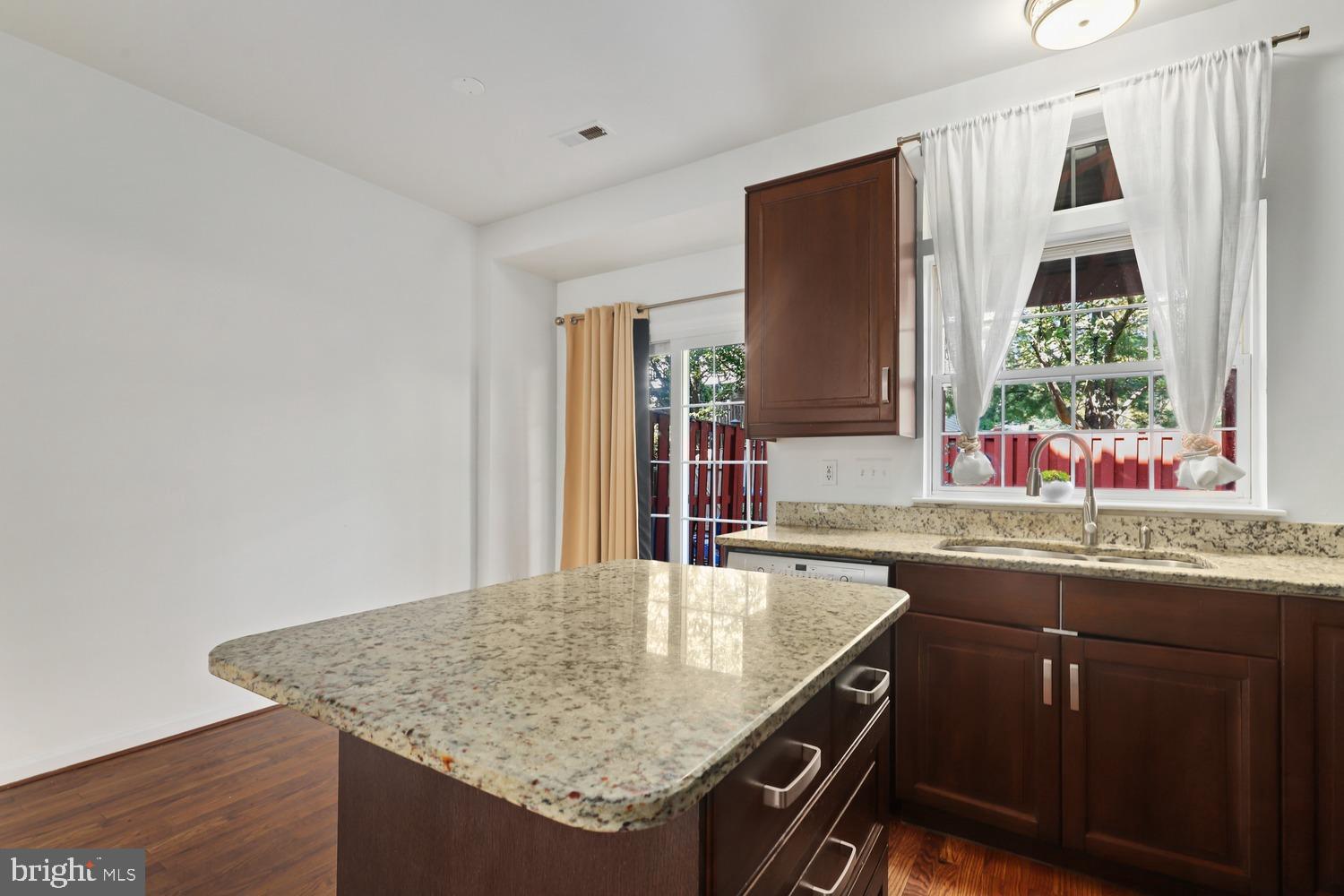 ASHBURN VILLAGE - Residential