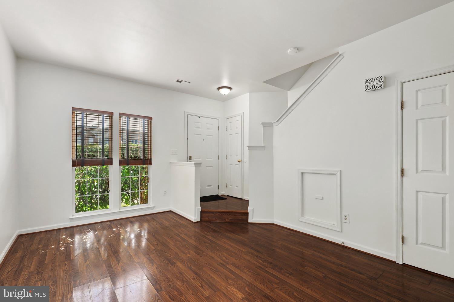 ASHBURN VILLAGE - Residential