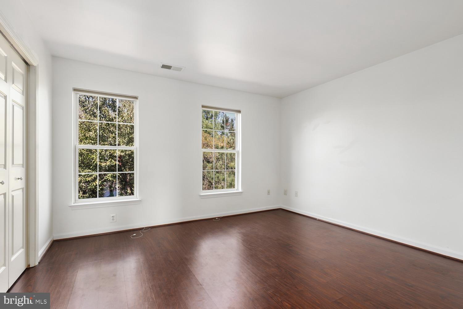 ASHBURN VILLAGE - Residential