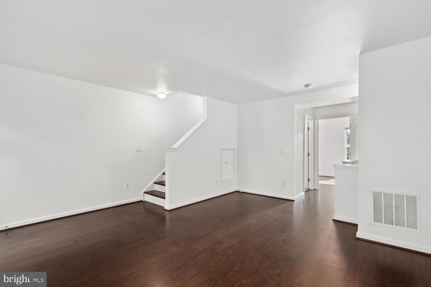 ASHBURN VILLAGE - Residential