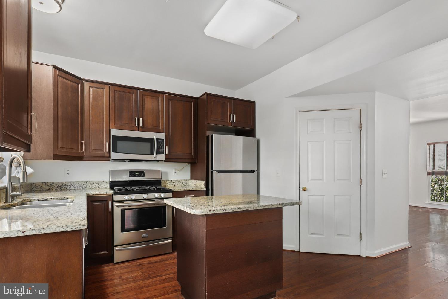 ASHBURN VILLAGE - Residential