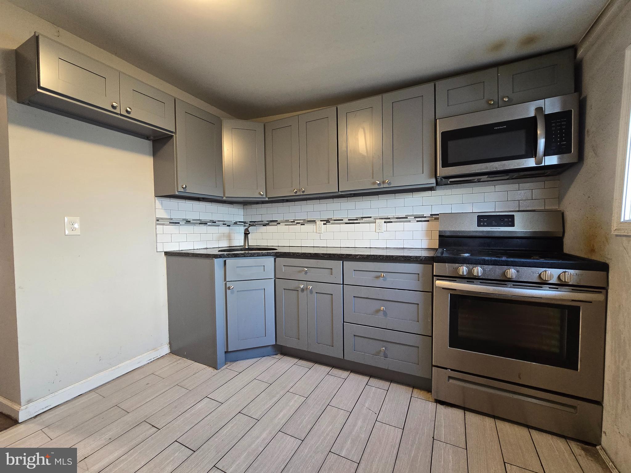 PORT RICHMOND - Residential