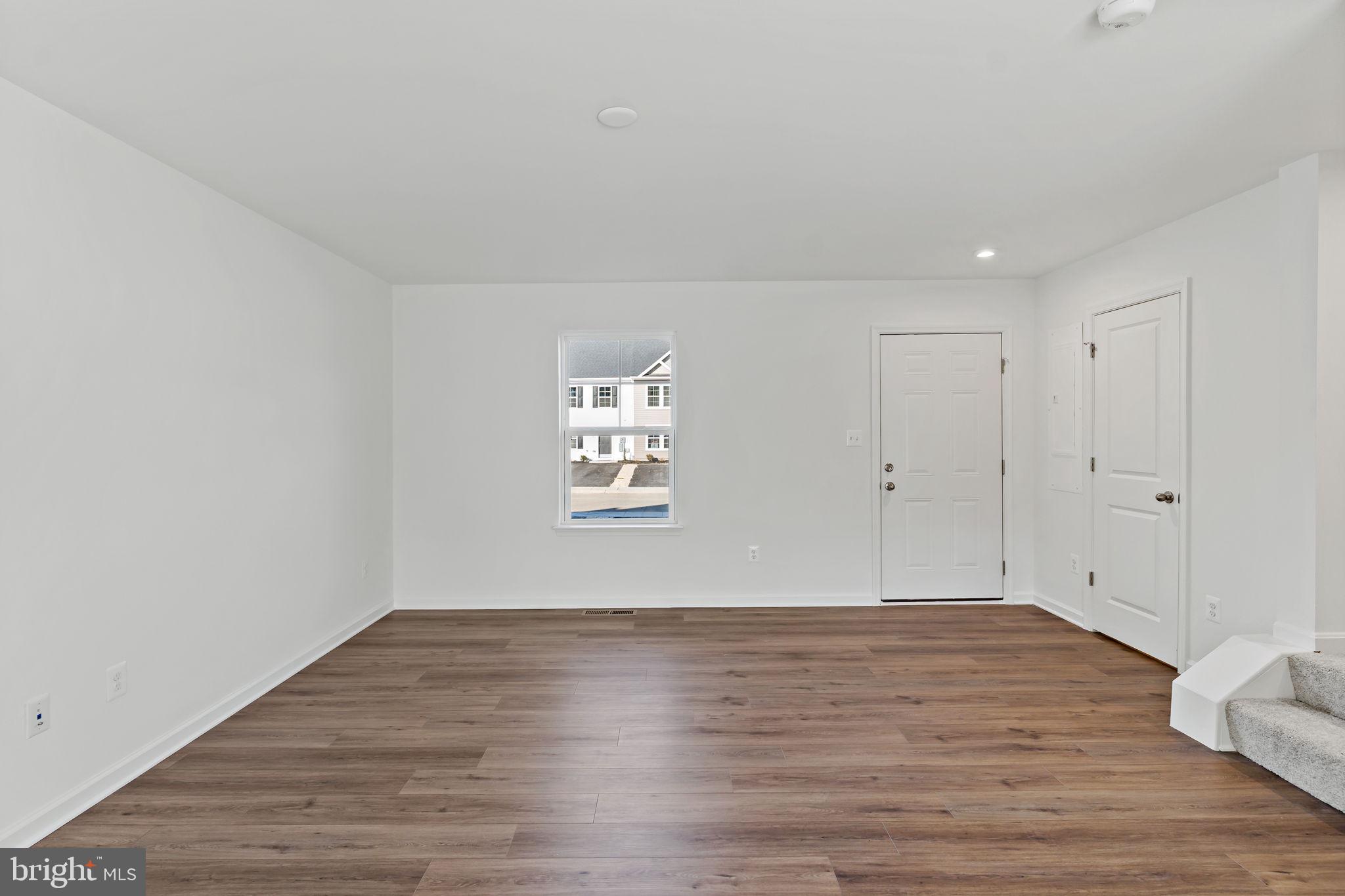 WHISPERING PINES - Residential