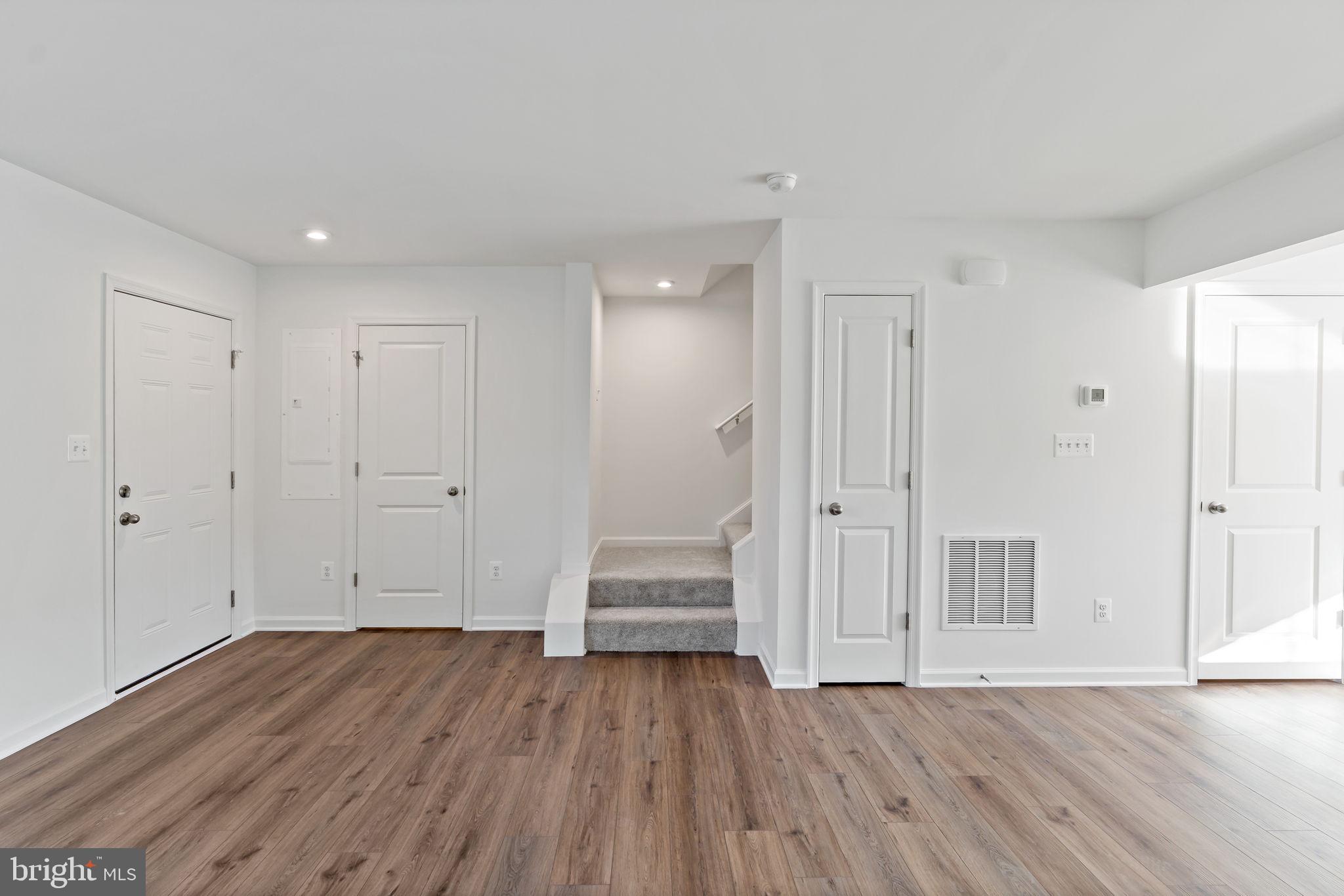 WHISPERING PINES - Residential