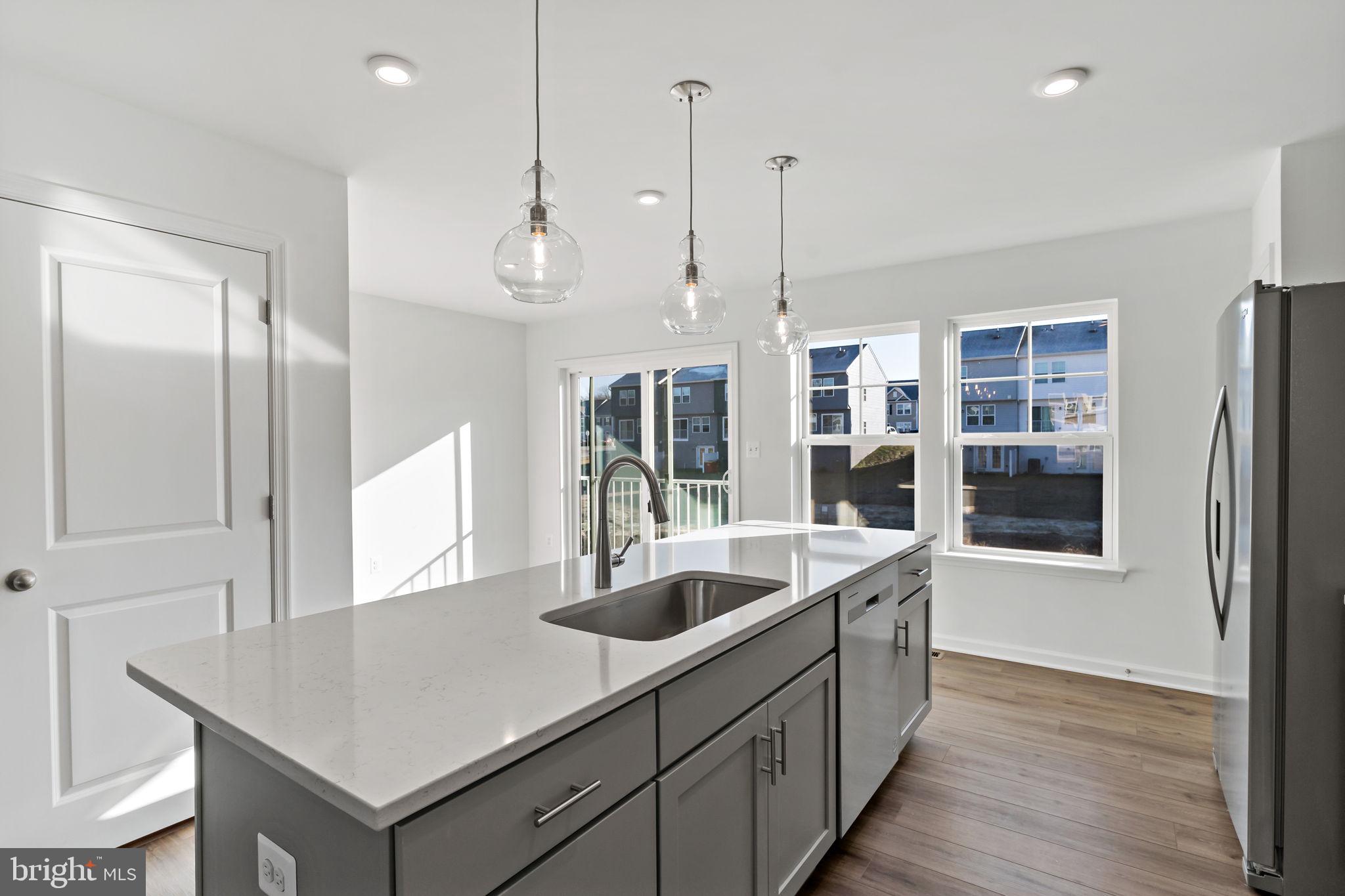 WHISPERING PINES - Residential