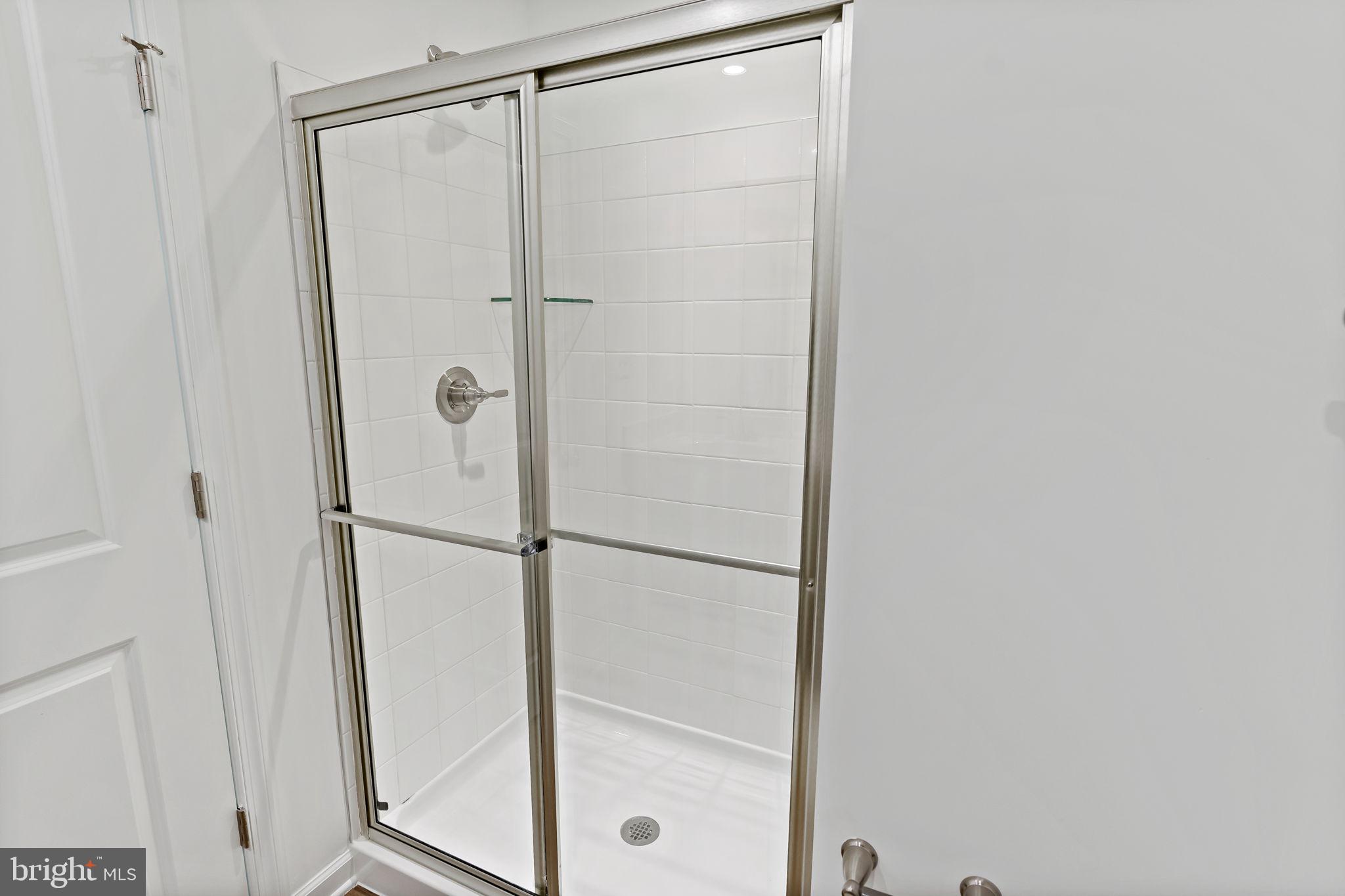 WHISPERING PINES - Residential