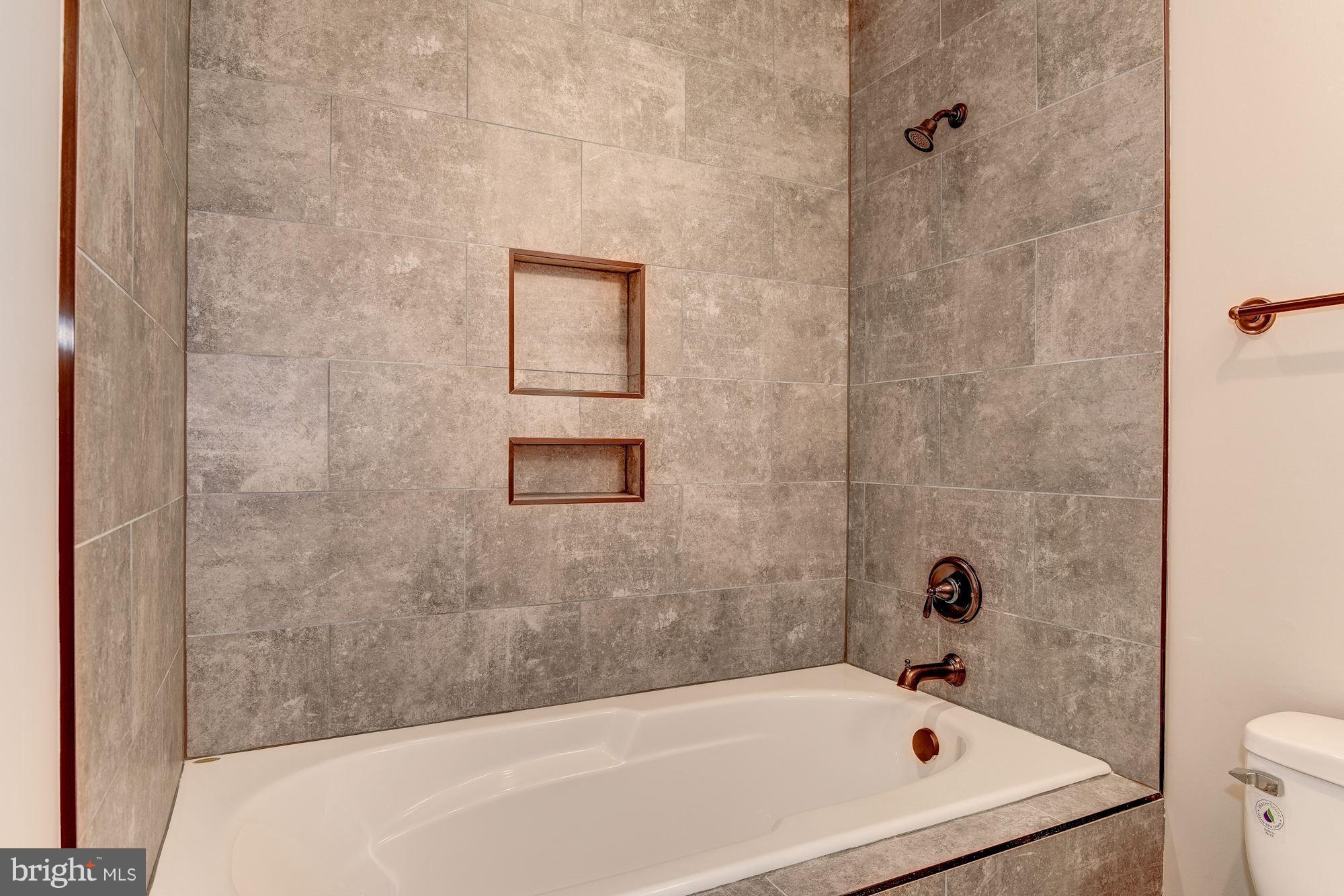 POTOMAC OUTSIDE - Residential