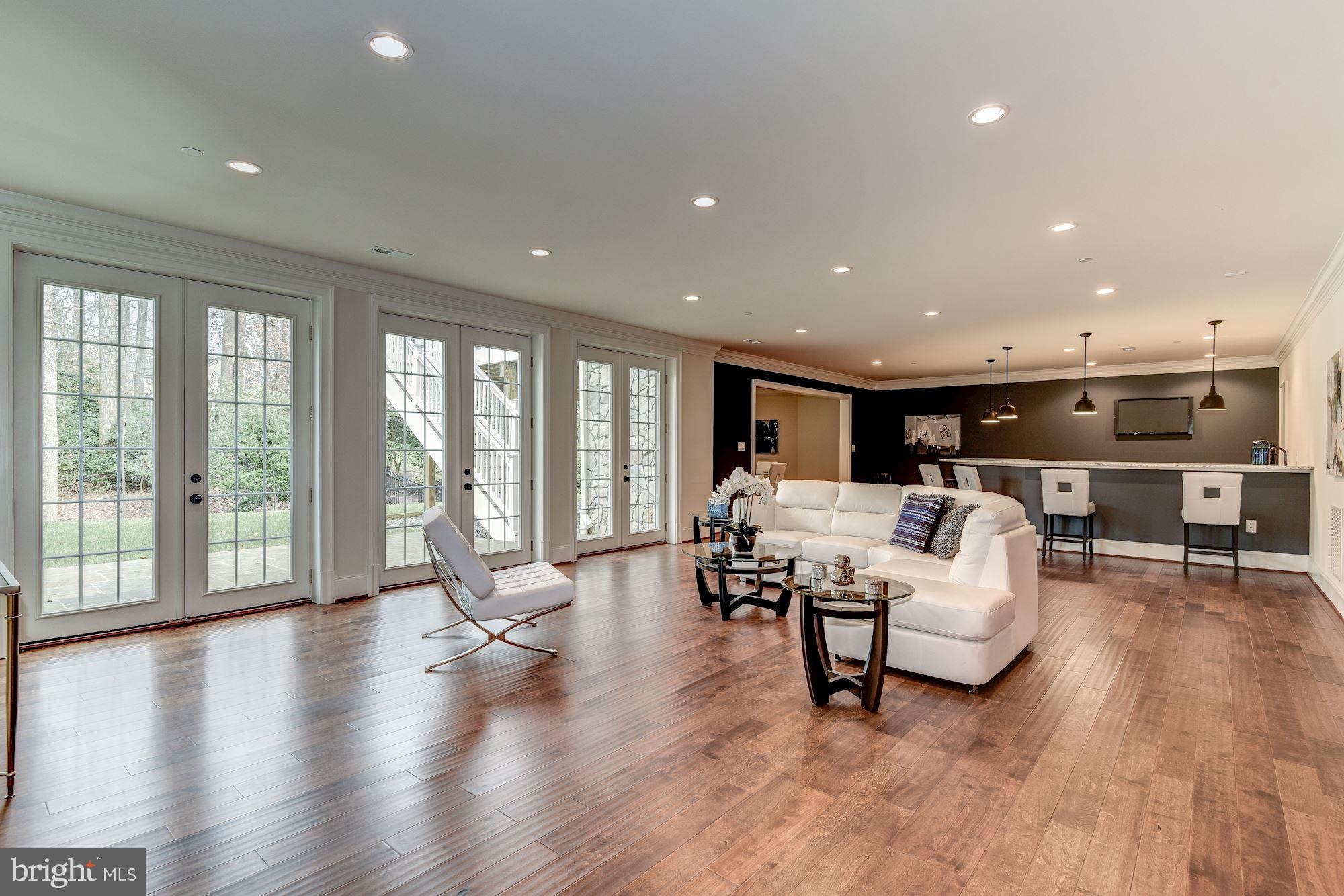 POTOMAC OUTSIDE - Residential