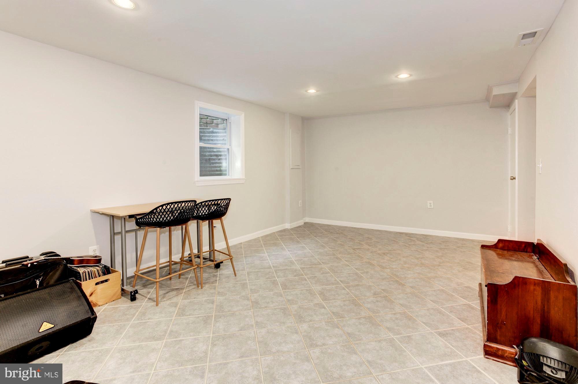 NEWINGTON STATION - Residential