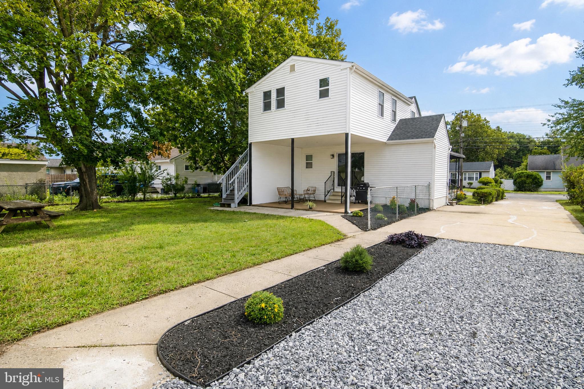 211 E NEW STREET