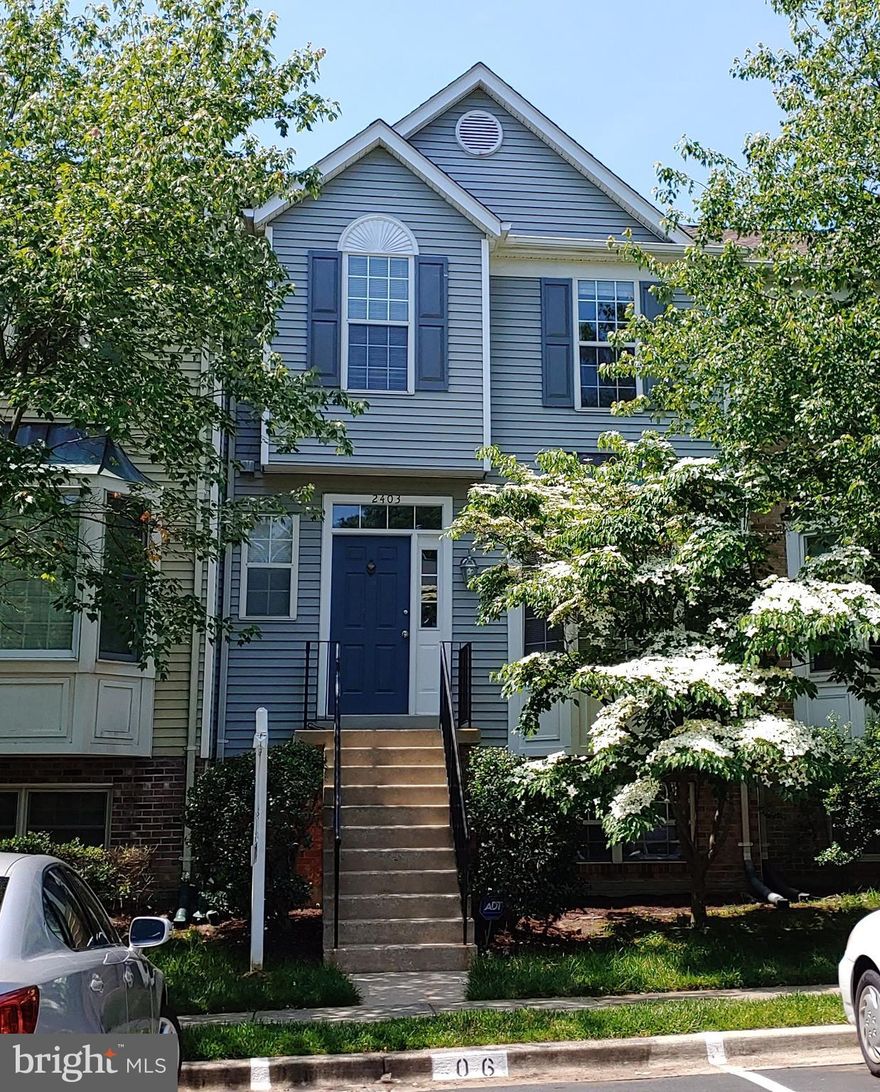 LOVELY 4BR 3.5 BATH TOWNHOME W/DECKS & FENCED BACK YARD**LARGE EAT-IN KITCHEN WITH LOTS OF CABINETS & UPDATED APPLIANCES**REC ROOM WITH GAS FIREPLACE**ROOMY MASTER BEDROOM WITH WALK IN CLOSET**EXTRAORDINARILY CONVENIENT LOCATION CLOSE TO LOTS OF SHOPPING, SCHOOLS, COMMUTER ROADS, AMENITIES, MUCH MORE**PREFER NO SMOKING & NO PETS, WILL CONSIDER CASE BY CASE THOUGH**