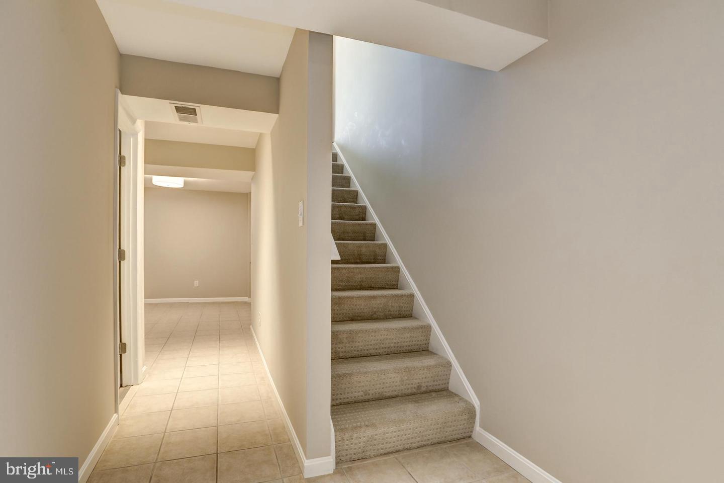 MIDDLEBROOK COMMONS - Residential Lease