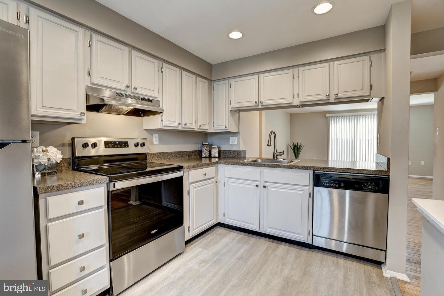 MIDDLEBROOK COMMONS - Residential Lease