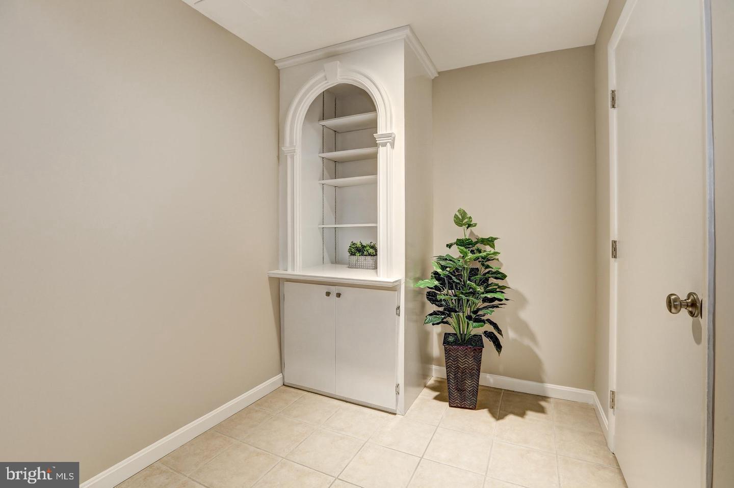 MIDDLEBROOK COMMONS - Residential Lease