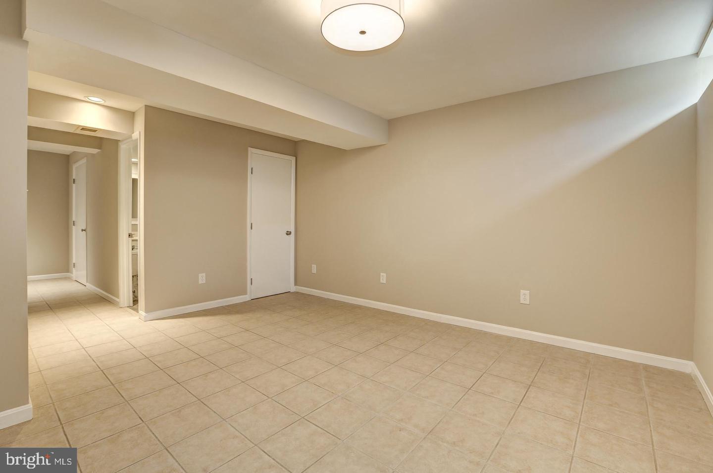 MIDDLEBROOK COMMONS - Residential Lease