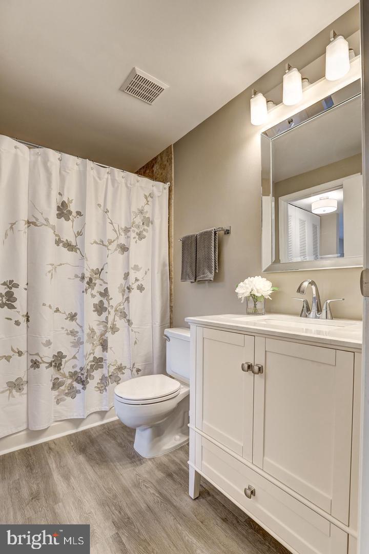 MIDDLEBROOK COMMONS - Residential Lease