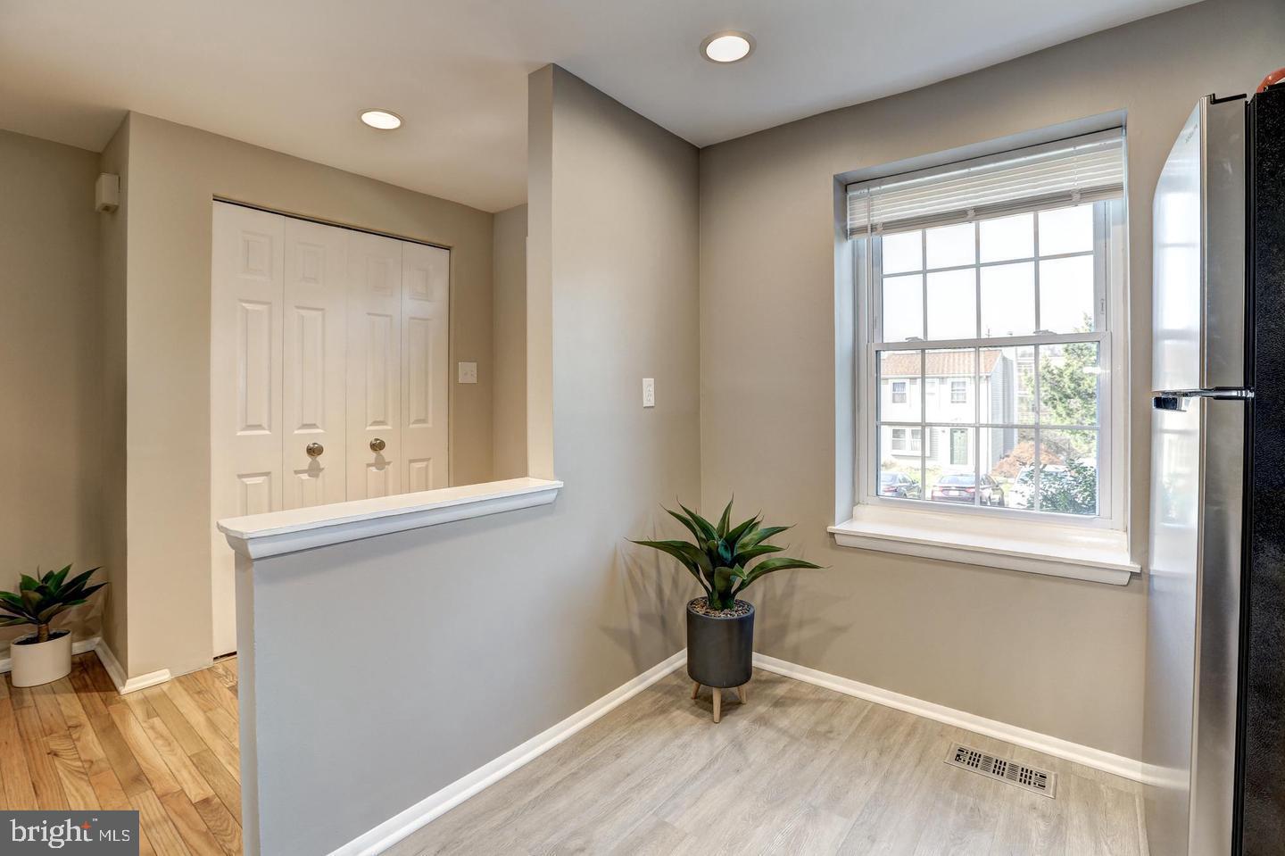 MIDDLEBROOK COMMONS - Residential Lease