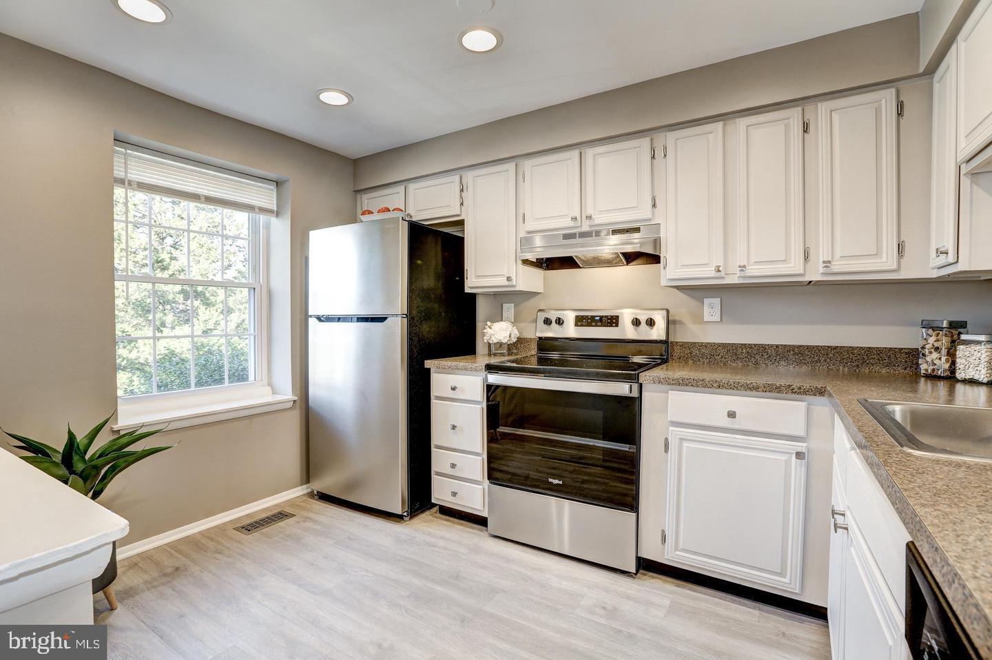 MIDDLEBROOK COMMONS - Residential Lease