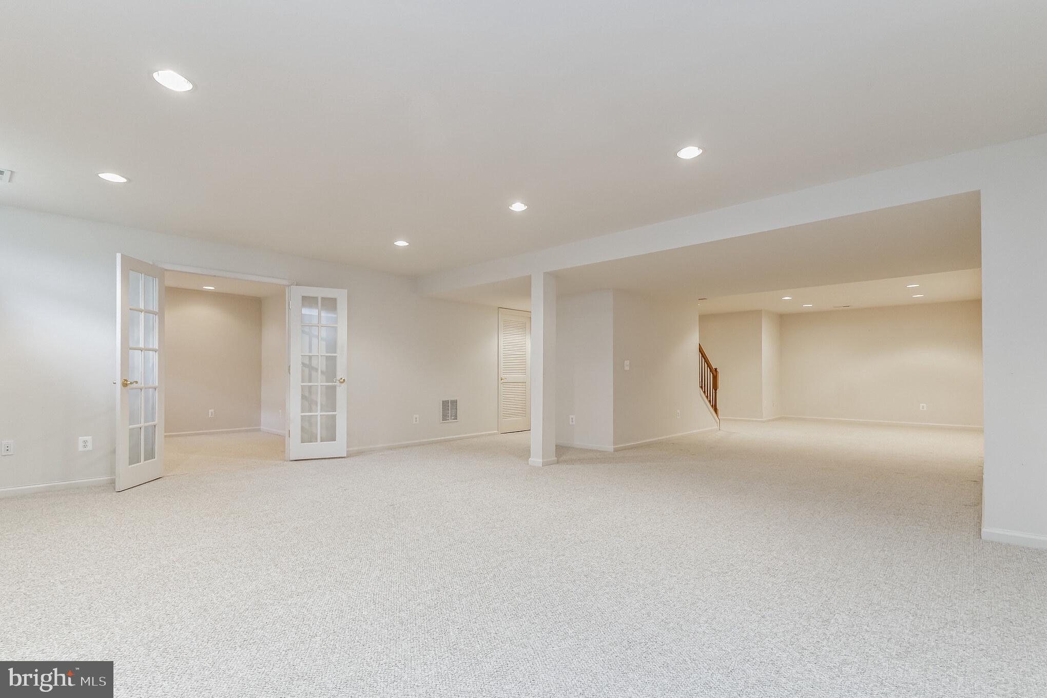 ASHBURN VILLAGE - Residential Lease