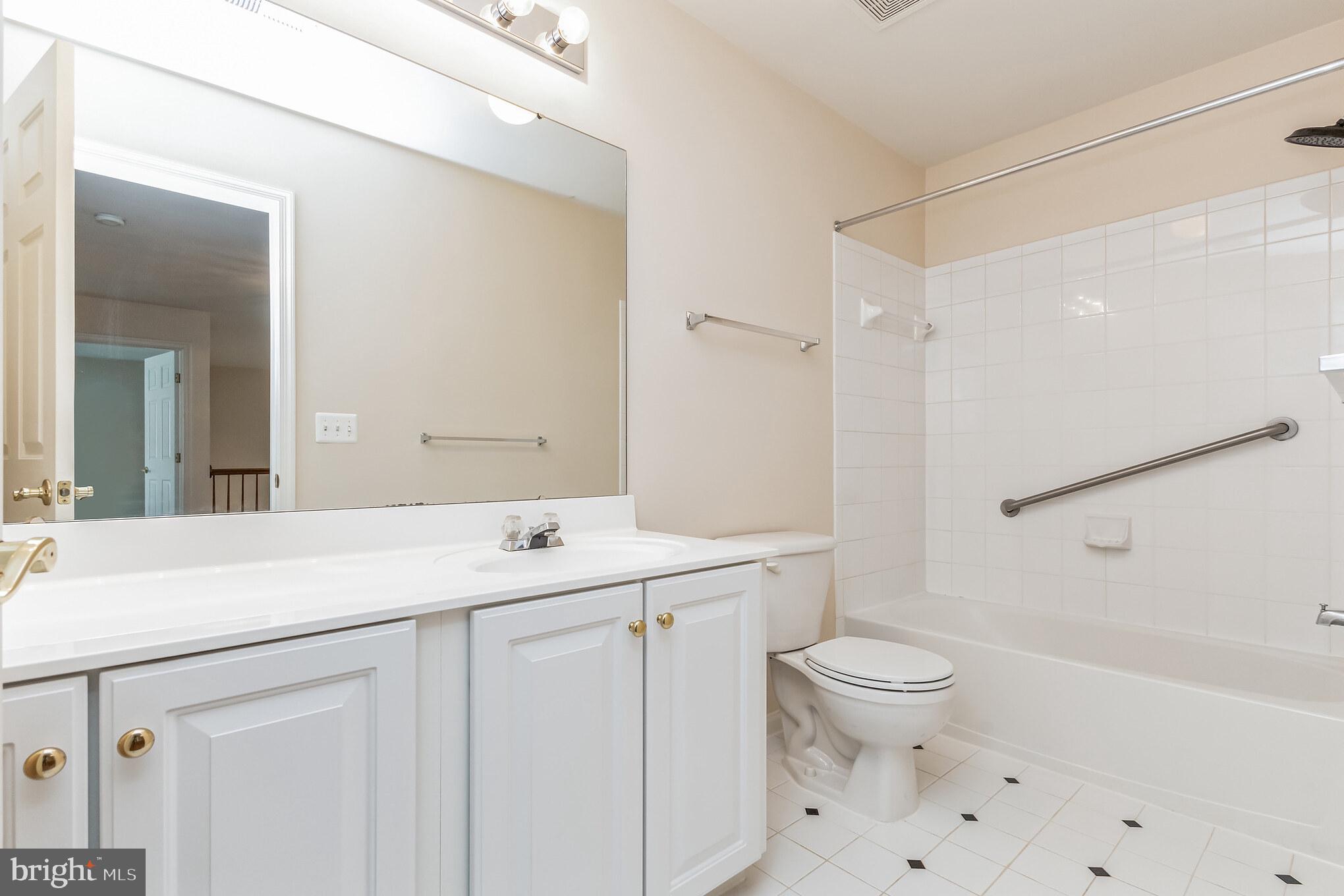 ASHBURN VILLAGE - Residential Lease