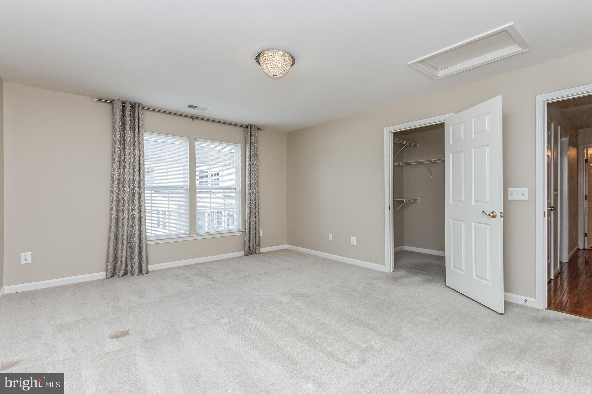 ASHBURN VILLAGE - Residential Lease